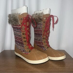 JustFab Manaska Tan Fair Isle Winter Boots Red Laces Size 8.5